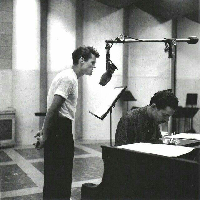 Chet Baker riflesso su un piano